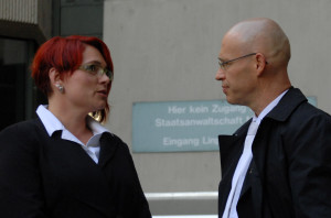 Nicole Schneider und Olaf Klemke 2013 vor dem OLG. Wolfram Nahrath ist seit April 2015 Wohllebens dritter Pflichtverteidiger.  (c) Robert Andreasch