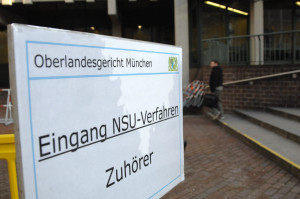 2014-02-05_NSU-Prozess_Schild_Eingang_Zuhörer_c_Robert-Andreasch