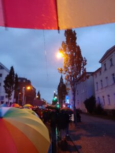 Trotz Regen und Nazidemo gemeinsam auf die Straße - CSD Cottbus (c) Solidarisches Bündnis gegen Rechts Berlin